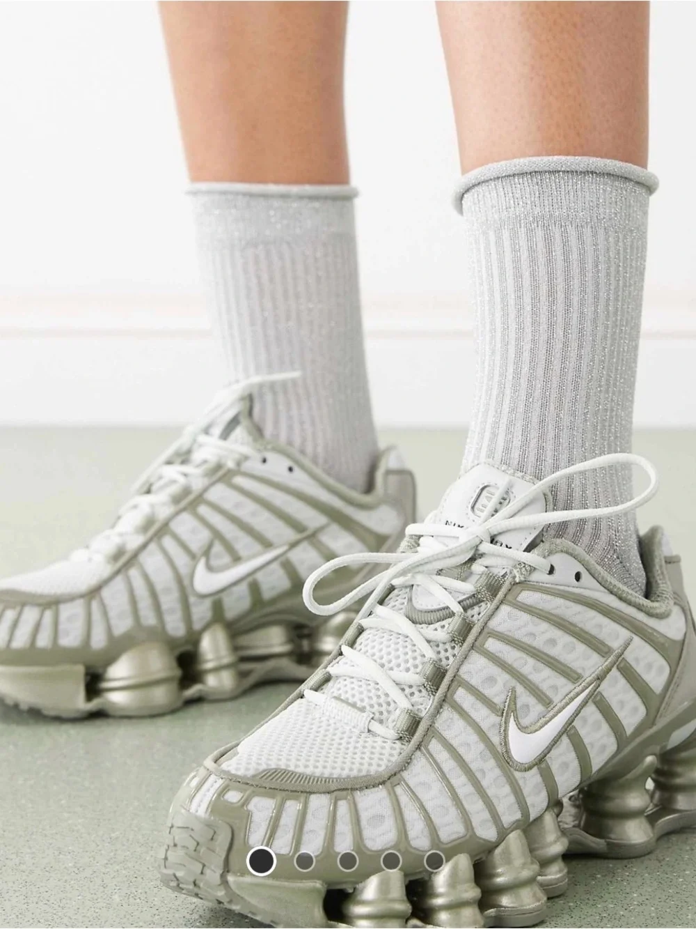 Nike Shox Men's Athletic Shoes - Gray and White